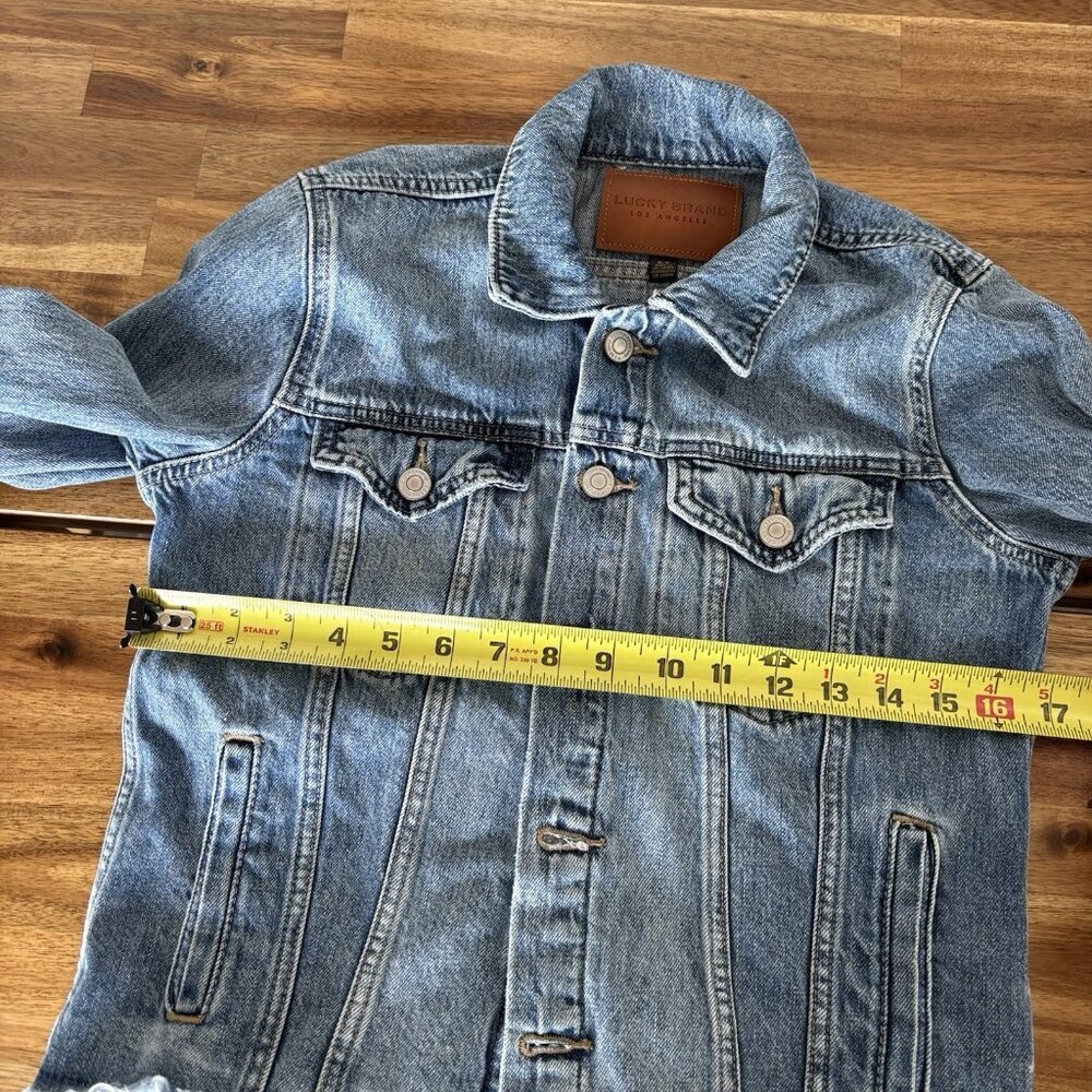 Lucky Brand Denim Tomboy Trucker Jacket Frayed Hem Size Small Boho Casual Grunge - Picture 13 of 14